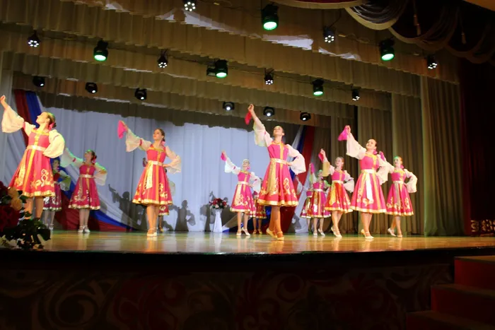 АНСАМБЛЬ МОЛОДОСТЬ