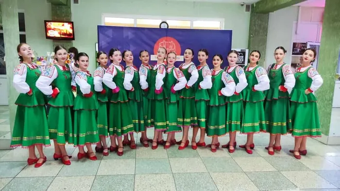 АНСАМБЛЬ МОЛОДОСТЬ