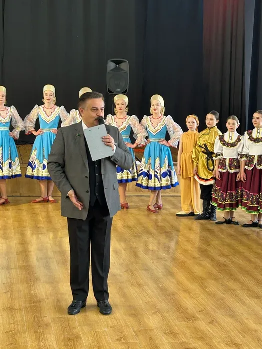 ведущий
