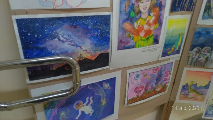 стенд с работами учащихся