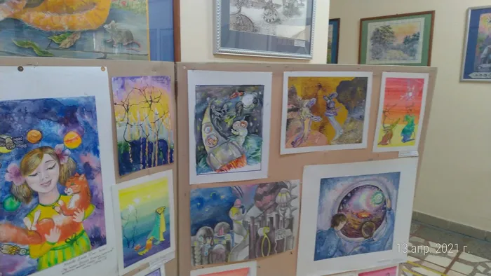 стенд с работами учащихся
