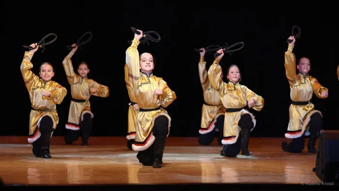 отчетный концерт ансамбля "НикА"