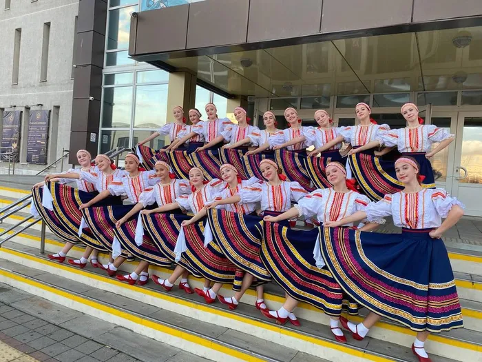 АНСАМБЛЬ МОЛОДОСТЬ
