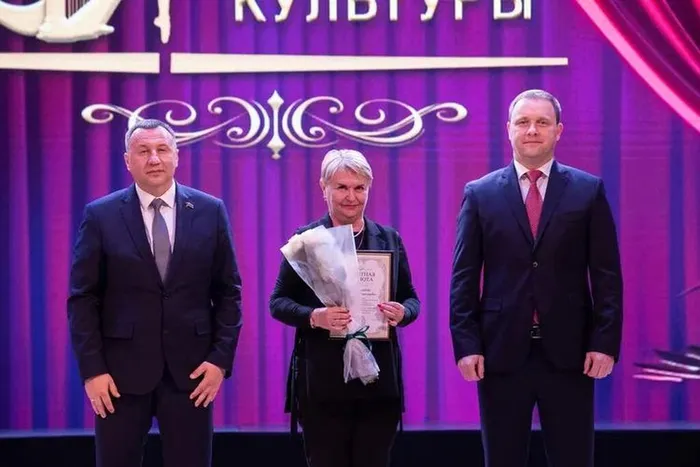 Награждение Калашниковой И.В.