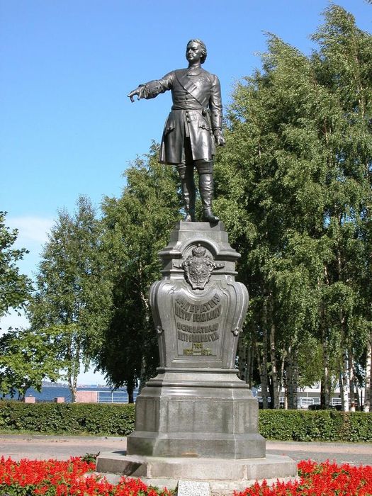 памятник Петру в Петразоводске